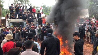 Ribuan masyarakat Loeha Raya Kecamatan Towuti, Kabupaten Luwu Timur, Sulawesi Selatan, melakukan aksi demostrasi di depan camp PT. Vale Indonesia di Blok Tanamalia Senin 24 Juli 2023.
