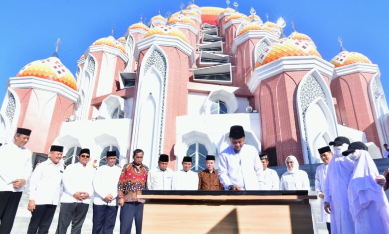 Gubernur Andi Sudirman Resmikan Masjid Kubah 99 Asmaul Husna