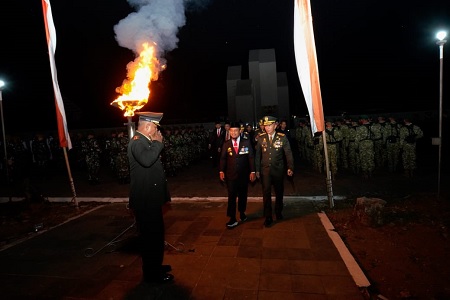 Gubernur Andi Sudirman Hadiri Apel Kehormatan dan Renungan Suci 78 Tahun Kemerdekaan Indonesia