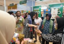 Wawali Makassar dan Ketua TP PKK Borong Produk UMKM di Cooperative Expo 2023