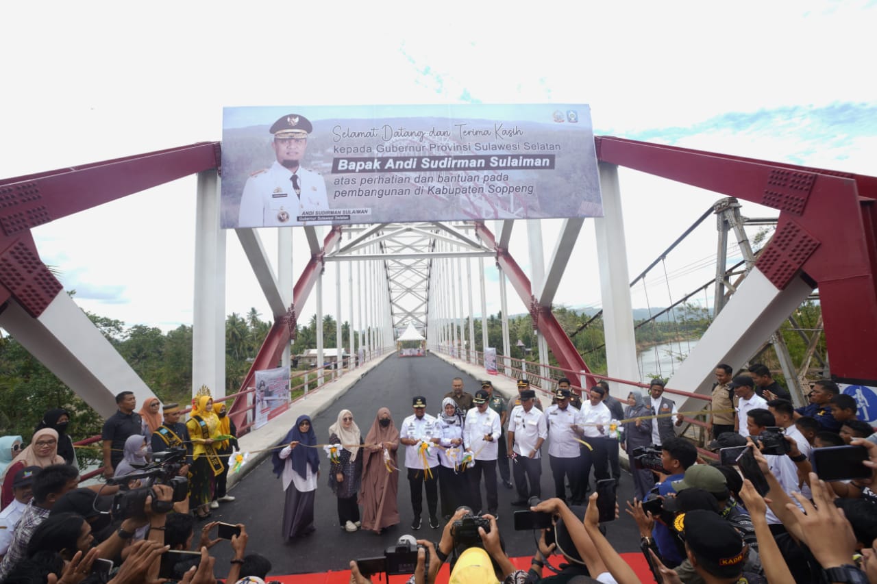 Jembatan Andalan Pacongkang Soppeng dengan Pelengkung Baja 128 Meter Diresmikan Gubernur Andi Sudirman