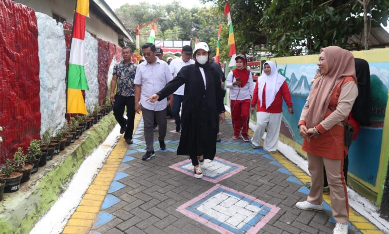 Kunjungi Longwis Bahagia, Fatmawati Rusdi Apresiasi Partisipasi Warga