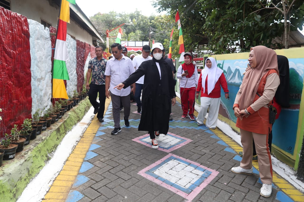 Kunjungi Longwis Bahagia, Fatmawati Rusdi Apresiasi Partisipasi Warga