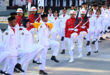 Siswi SMAN 8 Makassar Jadi Pembawa Bendera di Upacara HUT RI ke-78 Kota Makassar