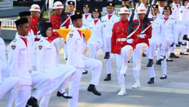 Siswi SMAN 8 Makassar Jadi Pembawa Bendera di Upacara HUT RI ke-78 Kota Makassar