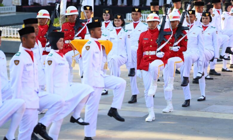Siswi SMAN 8 Makassar Jadi Pembawa Bendera di Upacara HUT RI ke-78 Kota Makassar