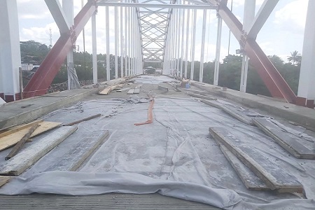 Pemprov Sulsel Sedang Lakukan Pengecoran Lantai Jembatan Pacongkang
