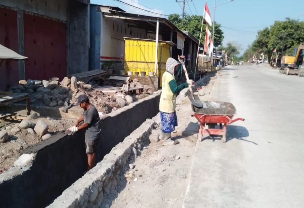 Segera Rampung, Rekonstruksi Ruas Jalan Bu'rung-Bu'rung – Bili-Bili di Gowa Progres Penanganan Bahu Beton