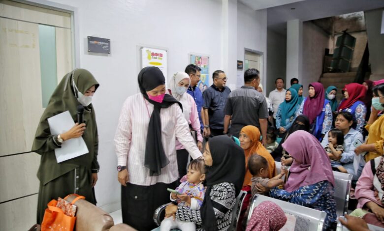Grebek Stunting, Fatmawati Kunjungi Puskesmas di Dua Kecamatan