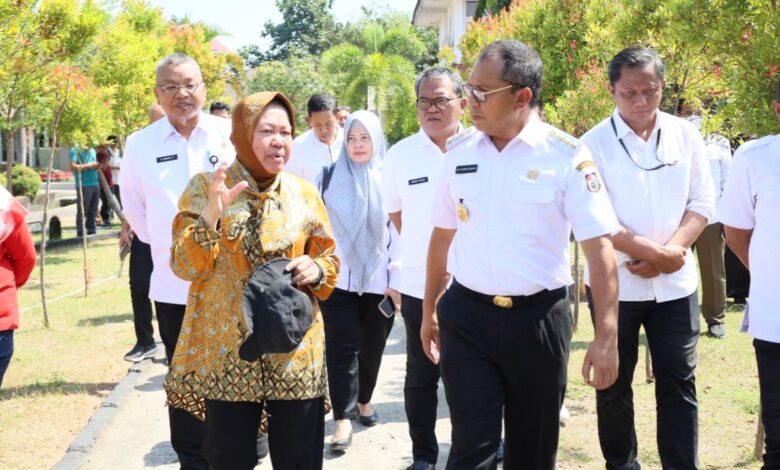 Tuan Rumah Forum ASEAN, Danny Pomanto Dampingi Mensos Tri Rismaharini Tinjau Sentra Wirajaya Makassar