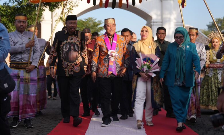 Disambut Secara Adat, Pj Gubernur Bahtiar Baharuddin Minta Dukungan Pemda dan Masyarakat Bone Jalankan Tugas