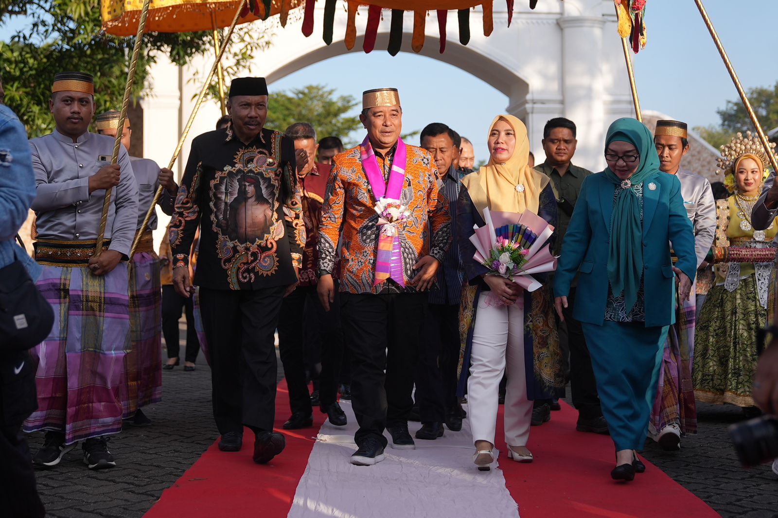 Disambut Secara Adat, Pj Gubernur Bahtiar Baharuddin Minta Dukungan Pemda dan Masyarakat Bone Jalankan Tugas