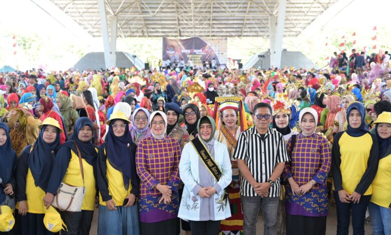 Diikuti 1.400 Murid TK, Bunda PAUD Makassar Buka Lomba Karnaval Baju Adat IGTKI-PGRI
