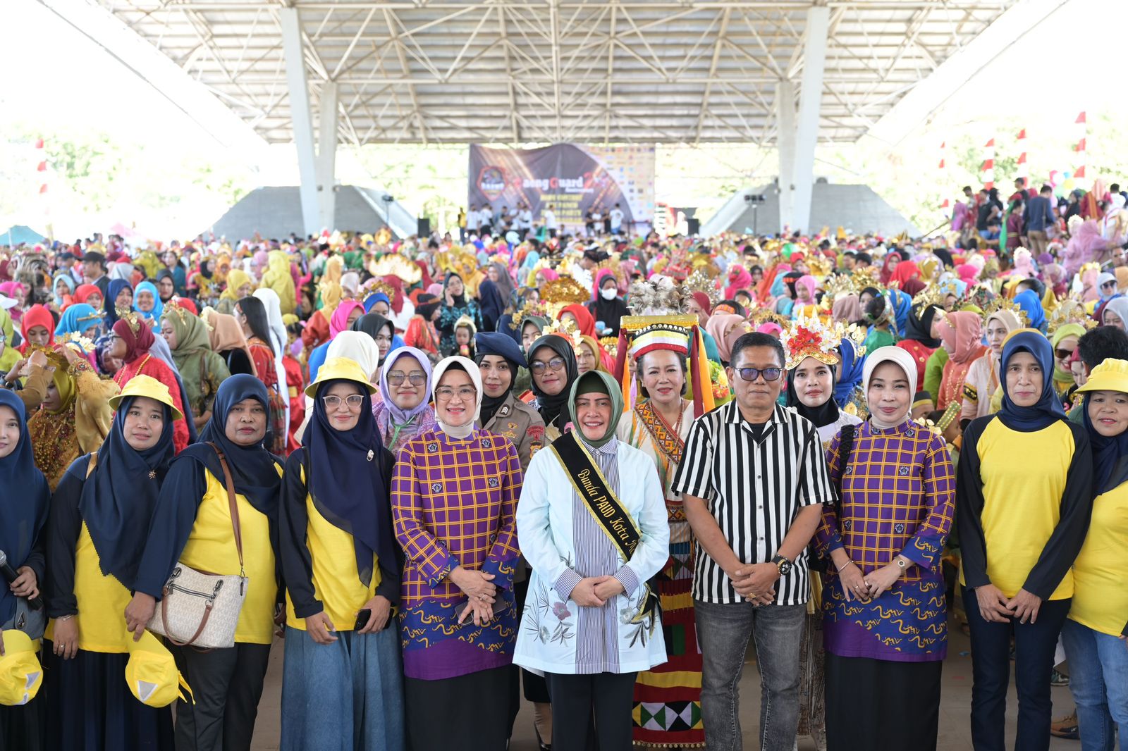 Diikuti 1.400 Murid TK, Bunda PAUD Makassar Buka Lomba Karnaval Baju Adat IGTKI-PGRI