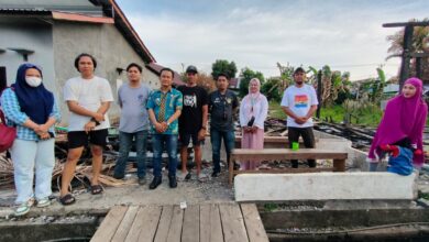 PT Citra Lampia Mandiri (CLM) menyerahkan bantuan kepada korban kebakaran di Desa Balantang, Kecamatan Malili, Kabupaten Luwu Timur.