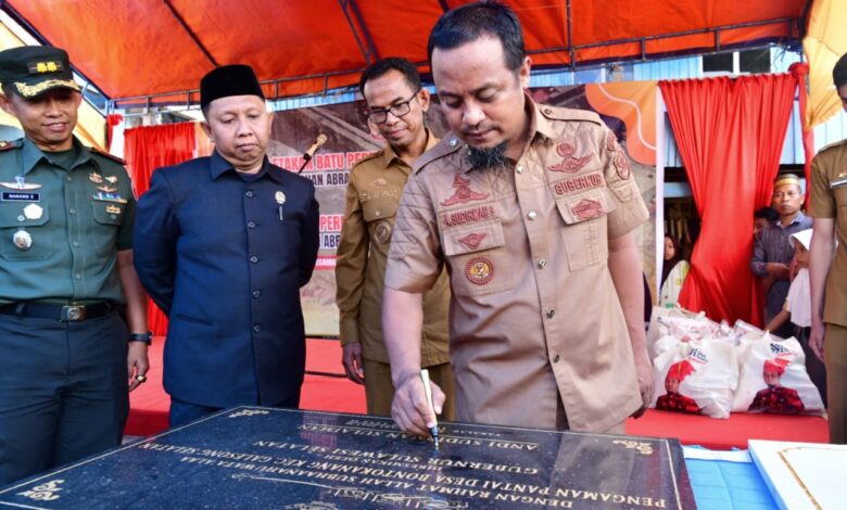 Di Akhir Masa Jabatan, Andi Sudirman Lakukan Peletakan Batu Pertama Pembangunan Tanggul Penahan Abrasi di Takalar