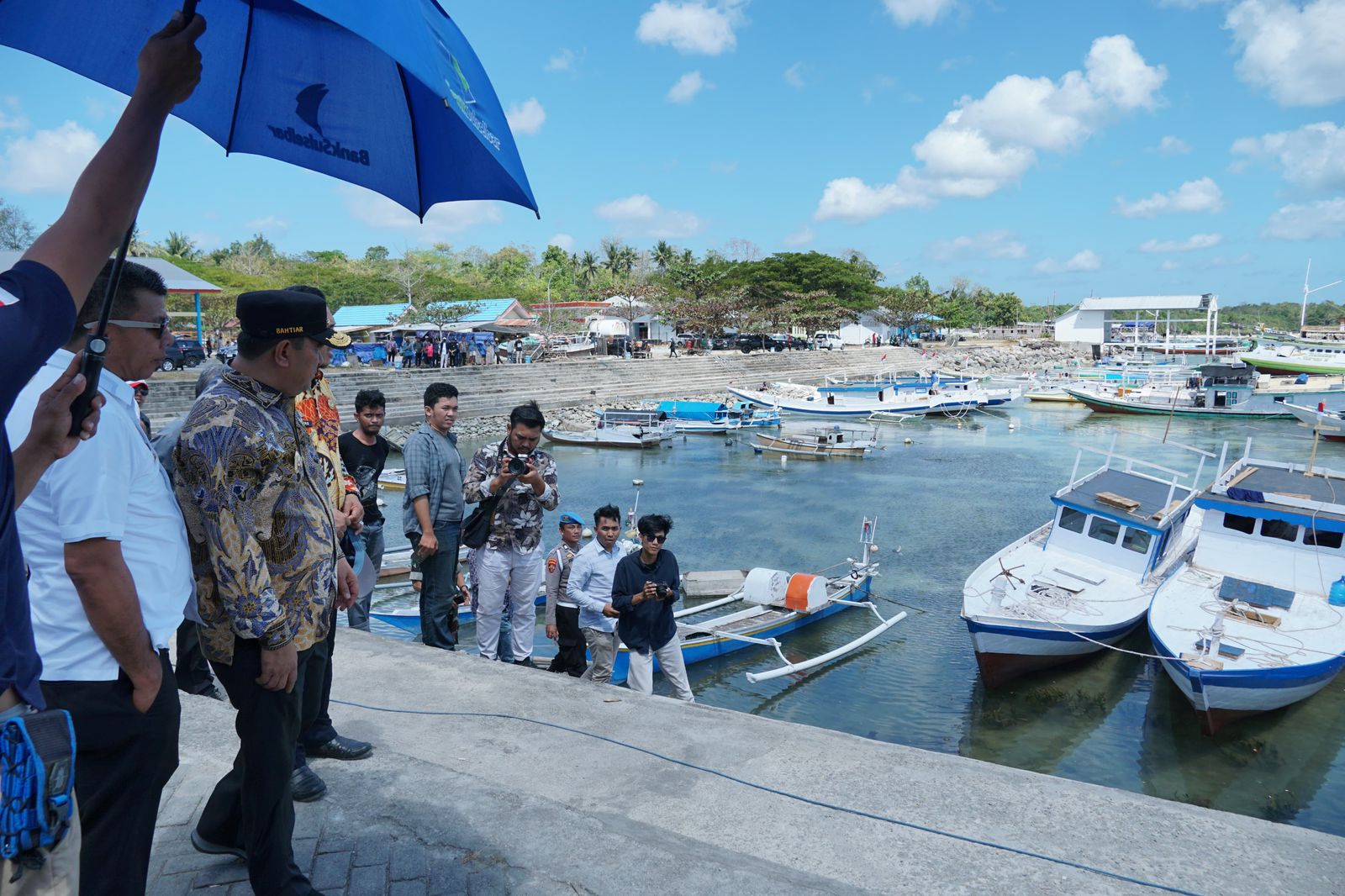 Pj Gubernur Sulsel Serahkan Bantuan Kapal Penangkap Ikan, Semua Dibuat di Bulukumba