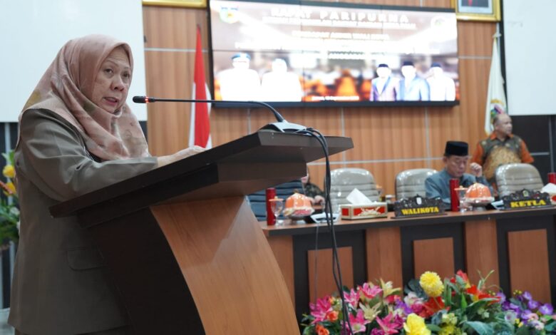 Wawali Reny Hadiri Rapat Paripurna DPRD Sampaikan Pendapat Akhir Wali Kota Tentang Perubahan APBD Palu 2023