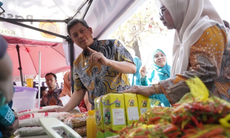 Tekan Inflasi Di Sulsel, Pj Sekda Buka Pasar Murah Gerakan Pangan Murah di Kecamatan Mariso