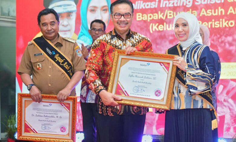 Pj Gubernur Bahtiar dan Ketua PKK Sofha Marwah Dikukuhkan Jadi Bapak dan Bunda Asuh Anak Stunting