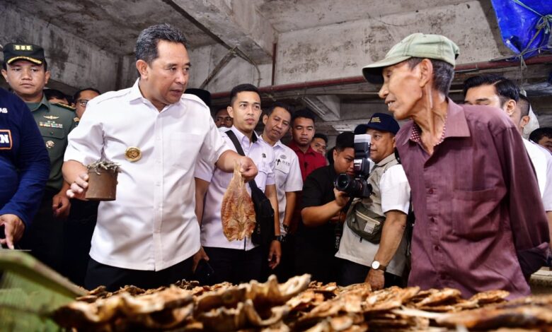 Pj Gubernur Sulsel Kunjungi Pasar Minasa Maupa Gowa, Harga Kebutuhan Pokok Masih Terkendali