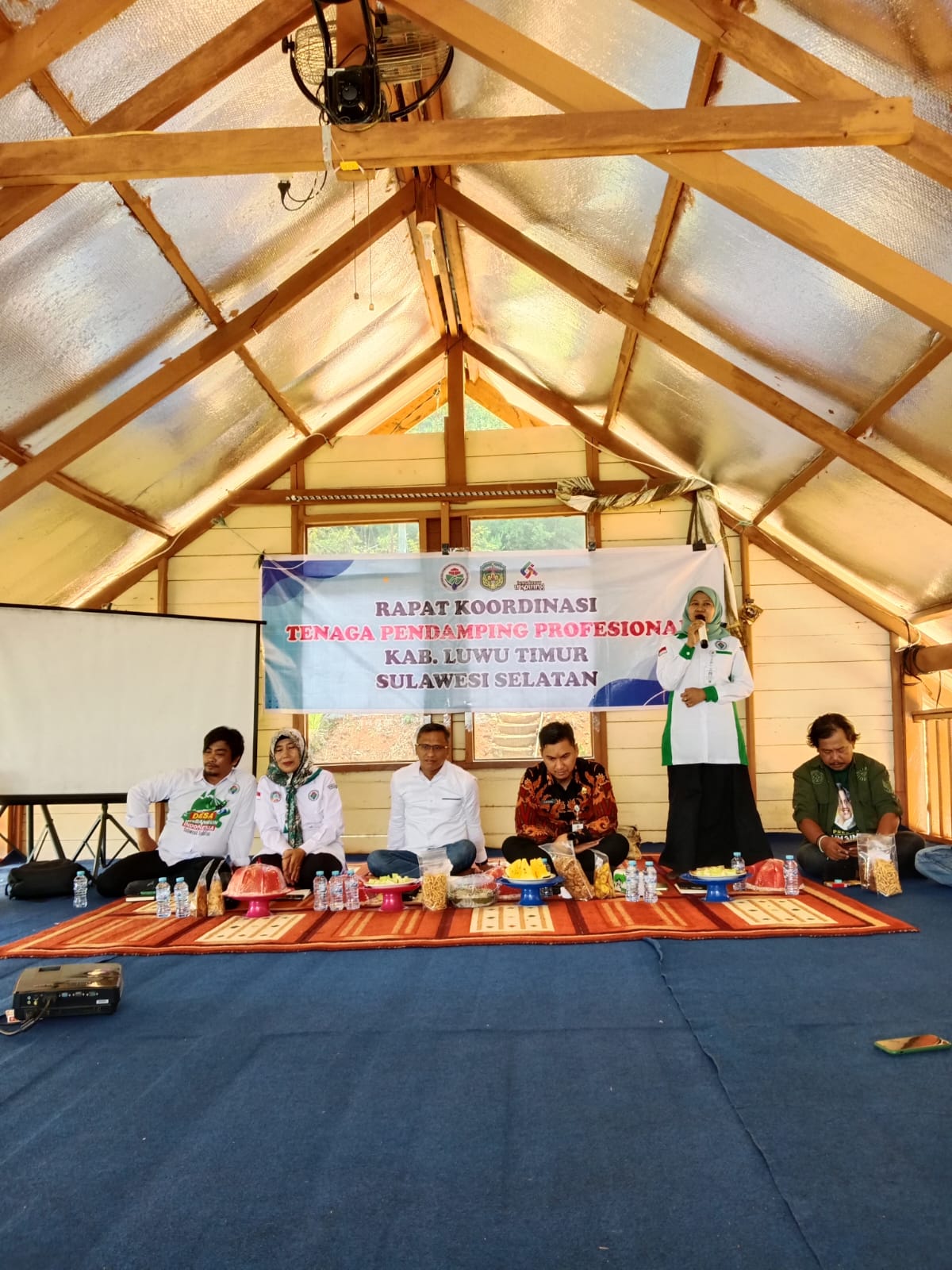 Pendamping Desa se-Kabupaten Luwu Timur melakukan Rapat Koordinasi (Rakor), di Anjungan 533, di Lampia, Kecamatan Malili, Kabupaten Luwu Timur, Sulawesi Selatan, Selasa 03 Oktober 2023.