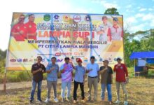 PT Citra Lampia Mandiri (CLM), resmi membuka Turnamen Lampia cup 1 perebutan piala bergilir PT. Citra Lampia Mandiri (CLM) di lapangan Desa Harapan, Kecamatan Malili Minggu, 15 Oktober 2023.