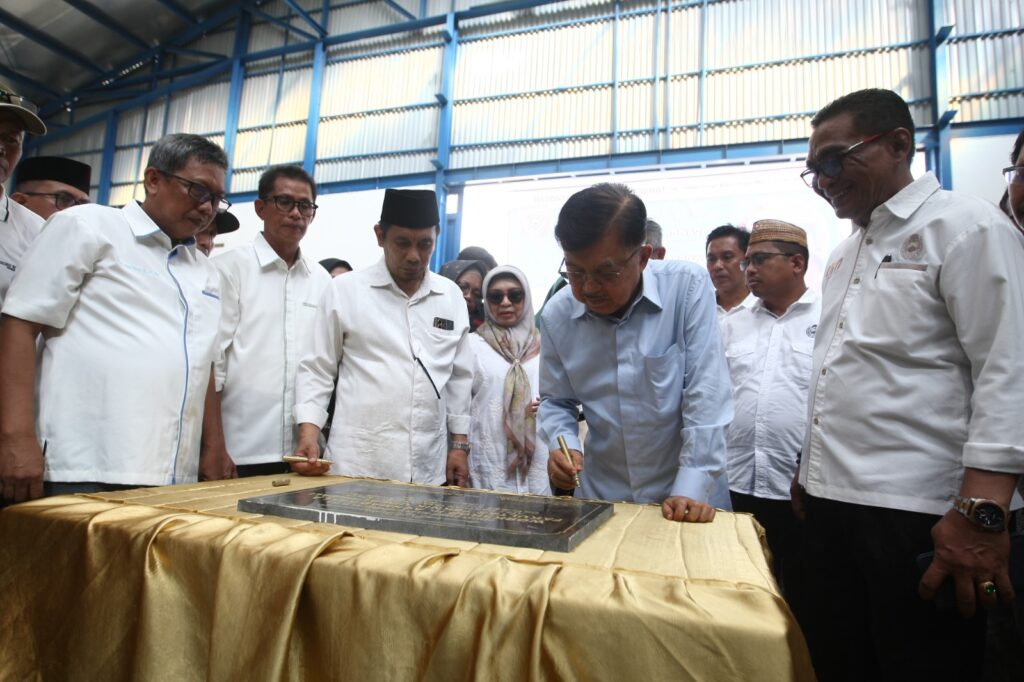 Yayasan Hadji Kalla dan Yayasan Al Ghazali Resmikan Workshop H. Achmad Kalla Fakultas Teknik UIM