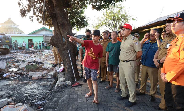 Danny Pomanto Tinjau Lokasi Kebakaran di Baji Gau, Beri Dukungan Moril Bagi Para Korban