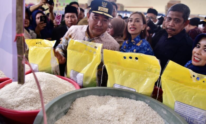 Pj Gubernur Sidak di Pasar Tramo Maros, Harga Beras Stabil Karena Didukung Kios Bulog
