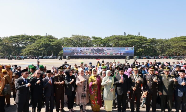 Hadiri Parade dan Defile, Danny Pomanto Bangga Lihat Kekompakan TNI dan Rakyat