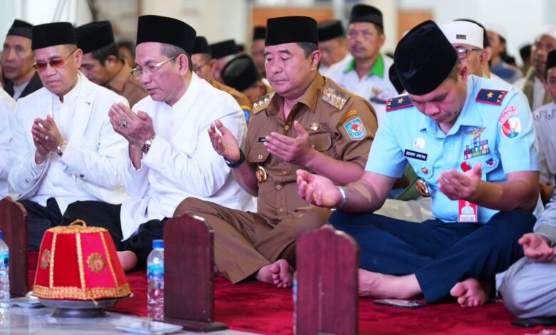 Ketua MUI dan Wakil Ketua PBNU Pusat Kompak Pimpin Sulsel Bersholawat