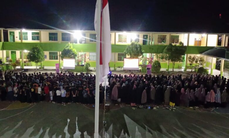 KPU Enrekang Nobar "Kejarlah Janji" Bersama 800 Santri