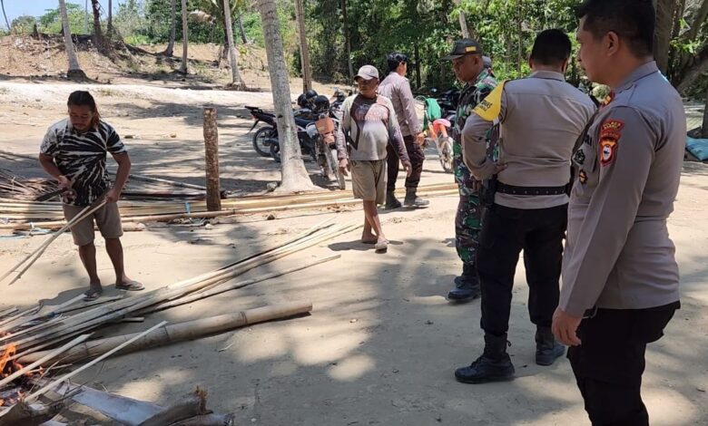Polisi dan TNI Bakar Arena Judi Sabung Ayam di Bone