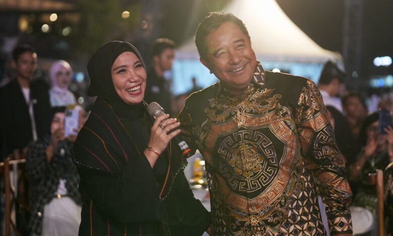 Pj Gubernur Didampingi Ketua TP PKK Sulsel Hadiri Puncak Festival Pinisi Bulukumba