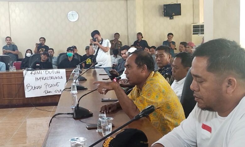 Datangi DPRD, Puluhan Kades di Bone Tolak Edaran Pj Gubernur Sulsel Soal Penggunaan Dana Desa Untuk Gerakan Menanam Pisang