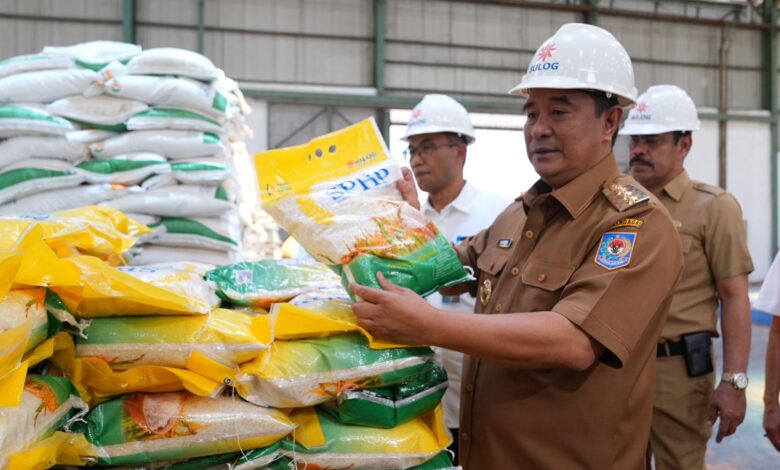 Stok Beras Sulsel Cukup Hingga Akhir Tahun, Pj Gubernur Bahtiar Apresiasi Kinerja Bulog