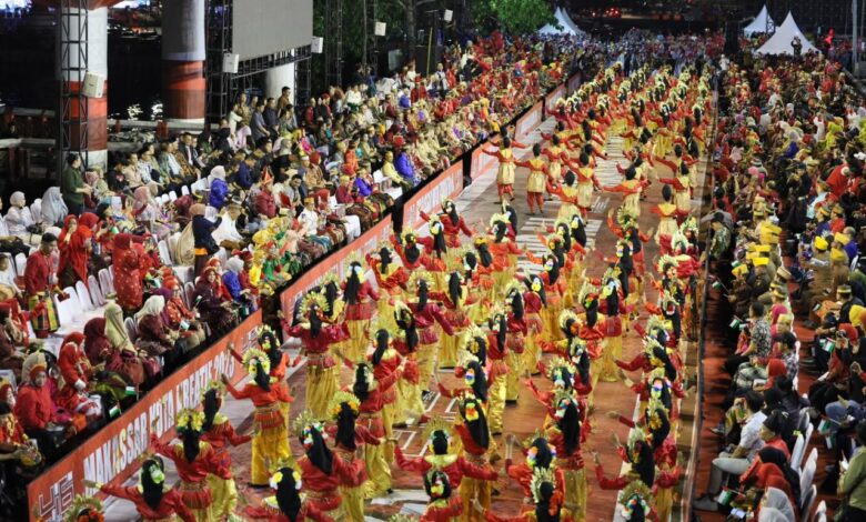 Karnaval Budaya Peringatan HUT Kota Makassar ke-416 Memukau dengan Konsep Internasional