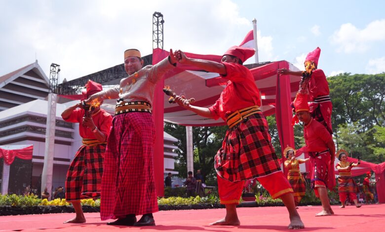 Hadiri HUT Gowa Ke-703, Pj Gubernur Sulsel Puji Kemesraan Bupati dan Wakil Bupati Gowa