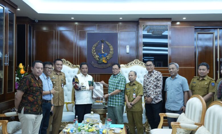 Timsel KI dan KPID Sulsel Serahkan Hasil Seleksi Calon Komisioner ke Pj Gubernur Bahtiar