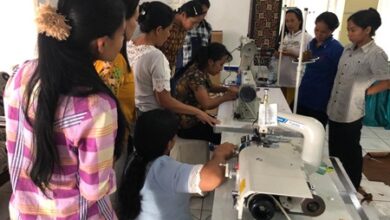 Dekranasda Sulsel Support Bantuan Peralatan Industri Kerajinan Anyaman di Tator