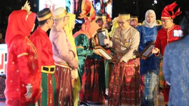 Berdedikasi, Pemkot Makassar Anugerahi Penghargaan Pegawai Teladan