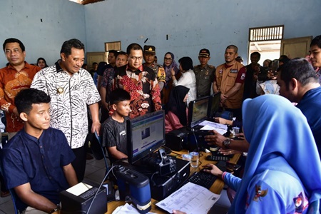 Jemput Bola, Pemprov Sulsel Fasilitasi Perekaman e-KTP Bagi Pemilih Pemula di Kabupaten Luwu