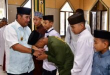 Singgah di Masjid Al Amir Fil-Jannah Bajoe, Pj Gubernur Doakan Tahfidz Yatim Sukses dan Semangat Belajar