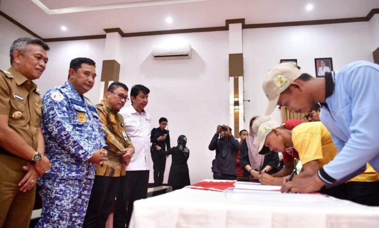 Launching Perdana KUR Budidaya Pisang Cavendish, Bank Sulselbar Salurkan Rp1,15 Miliar ke Petani Bone