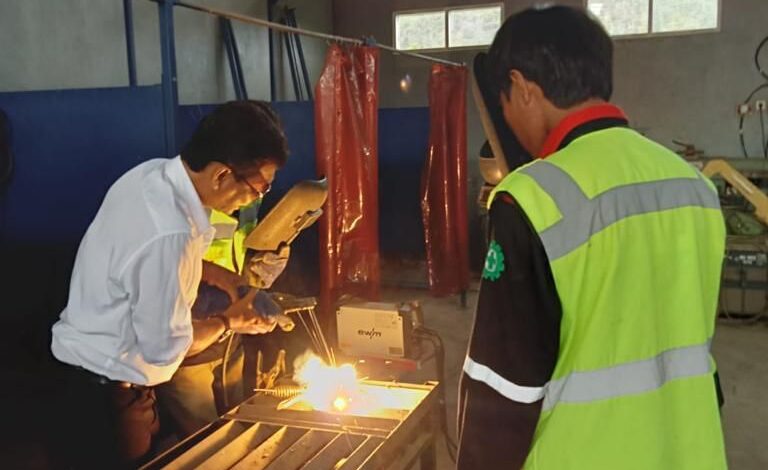 PT Masmindo Dwi Area (Masmindo) melalui Divisi Human Capital bekerjasama dengan Balai Latihan Kerja (BLK) Kabupaten Luwu mengadakan program pelatihan pengelasan (welder) bagi warga masyarakat yang berasal dari 6 (enam) desa lingkar tambang di wilayah Kecamatan Latimojong Kabupaten Luwu.