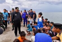 Bahtiar Baharuddin Semangati Anak Nelayan di Takalar untuk Jadi Pemimpin