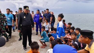 Bahtiar Baharuddin Semangati Anak Nelayan di Takalar untuk Jadi Pemimpin