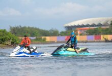 Akhir Pekan! Danny Kendarai Jetski dan Santap Hidangan Olahan Ikan di Kampung Nelayan Barombong