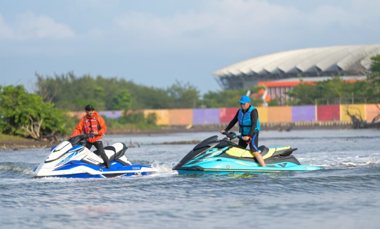 Akhir Pekan! Danny Kendarai Jetski dan Santap Hidangan Olahan Ikan di Kampung Nelayan Barombong